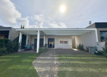 Casa em Condomínio à venda com 159m², 3 quartos, 3 suítes, 2 vagas no bairro Condomínio Riviera em Xangri-Lá