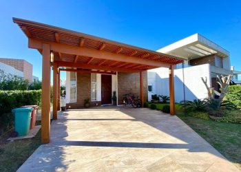 Casa em Condomínio à venda com 170m², 3 quartos, 3 suítes, 2 vagas no bairro Condomínio Riviera em Xangri-Lá