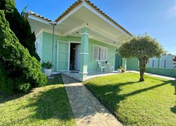 Casa à venda com 157m², 3 quartos, 1 suíte, 2 vagas no bairro Rainha do Mar em Xangri-Lá