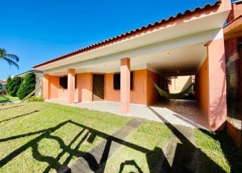 Casa à venda com 154m², 3 quartos, 1 suíte, 2 vagas no bairro Rainha do Mar em Xangri-Lá