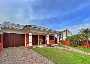 Casa à venda com 191m², 3 quartos, 1 suíte, 2 vagas no bairro Centro em Xangri-Lá
