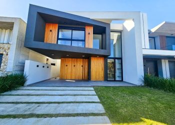 Casa em Condomínio à venda com 210m², 4 quartos, 4 suítes, 2 vagas no bairro Condomínio Sunset em Xangri-Lá