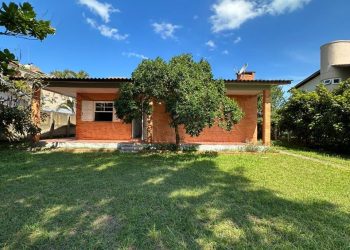 Casa à venda com 100m², 2 quartos, 1 vaga no bairro Atlântida em Xangri-Lá