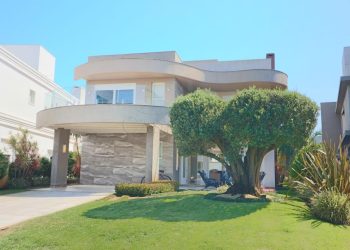 Casa em Condomínio à venda com 400m², 4 quartos, 4 suítes, 2 vagas no bairro Condomínio Enseada Lagos em Xangri-Lá