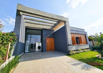 Casa à venda com 220m², 4 quartos, 2 suítes, 2 vagas no bairro Centro em Xangri-Lá