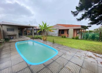 Casa à venda com 60m², 2 quartos, 1 suíte, 2 vagas no bairro Rainha do Mar em Xangri-Lá