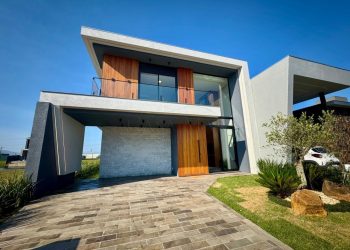 Casa em Condomínio à venda com 210m², 4 quartos, 4 suítes, 2 vagas no bairro Condomínio Zen Concept em Xangri-Lá