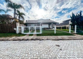 Casa à venda com 163m², 3 quartos, 1 suíte, 1 vaga no bairro Atlântida em Xangri-Lá