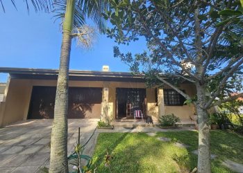 Casa à venda com 154m², 3 quartos, 1 suíte, 2 vagas no bairro Arpoador em Xangri-Lá