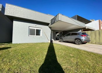 Casa em Condomínio à venda com 200m², 3 quartos, 3 suítes, 2 vagas no bairro Condomínio Riviera em Xangri-Lá