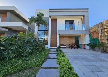 Casa em Condomínio à venda com 183m², 4 quartos, 4 suítes, 2 vagas no bairro Condomínio Blue em Xangri-Lá