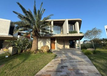 Casa em Condomínio à venda com 540m², 6 quartos, 6 suítes, 4 vagas no bairro Condomínio Enseada Lagos em Xangri-Lá