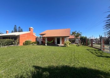 Casa à venda com 100m², 4 quartos, 2 vagas no bairro Arpoador em Xangri-Lá