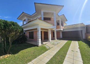 Casa para comprar ou alugar, 4 quartos, 1 suíte, 2 vagas no bairro Centro em Xangri-Lá