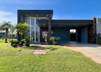Casa em Condomínio à venda com 240m², 4 quartos, 4 suítes, 2 vagas no bairro Condomínio Riviera em Xangri-Lá