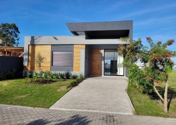 Casa em Condomínio à venda com 150m², 4 quartos, 4 suítes, 2 vagas no bairro Condomínio Sunset em Xangri-Lá