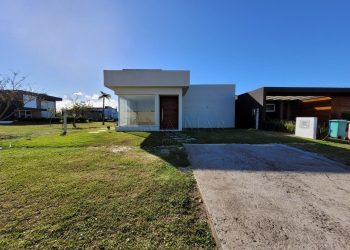 Casa em Condomínio à venda com 181m², 3 quartos, 3 suítes, 2 vagas no bairro Condomínio Riviera em Xangri-Lá
