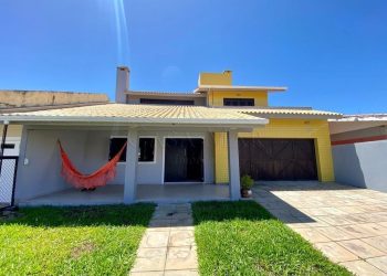 Casa à venda com 257m², 3 quartos, 1 suíte, 2 vagas no bairro Centro em Xangri-Lá