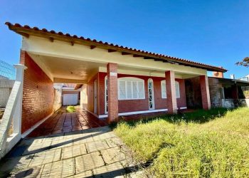 Casa à venda com 192m², 4 quartos, 1 vaga no bairro Rainha do Mar em Xangri-Lá