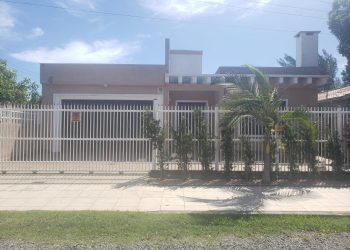 Casa à venda com 145m², 3 quartos, 3 suítes, 2 vagas no bairro Noiva do Mar em Xangri-Lá