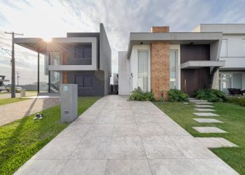 Casa em Condomínio à venda com 220m², 3 quartos, 3 suítes, 2 vagas no bairro Condomínio Blue em Xangri-Lá