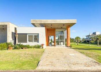 Casa em Condomínio à venda com 212m², 4 quartos, 4 suítes, 2 vagas no bairro Condomínio Riviera em Xangri-Lá