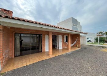 Casa à venda com 189m², 3 quartos, 2 vagas no bairro Centro em Xangri-Lá