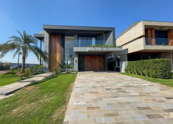 Casa em Condomínio à venda com 490m², 5 quartos, 5 suítes, 2 vagas no bairro Condomínio Sense em Xangri-Lá