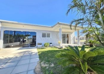 Casa à venda com 123m², 2 quartos, 1 suíte, 2 vagas no bairro Noiva do Mar em Xangri-Lá