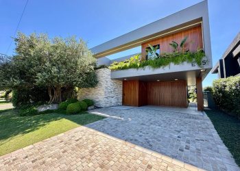 Casa em Condomínio à venda, 5 quartos, 5 suítes, 2 vagas no bairro Condomínio Enseada Lagos em Xangri-Lá