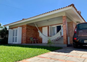 Casa à venda com 160m², 3 quartos, 1 suíte, 2 vagas no bairro Arpoador em Xangri-Lá