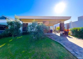 Casa em Condomínio à venda com 193m², 4 quartos, 4 suítes, 2 vagas no bairro Condomínio Riviera em Xangri-Lá