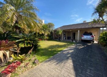 Casa à venda com 114m², 3 quartos, 1 suíte, 2 vagas no bairro Noiva do Mar em Xangri-Lá