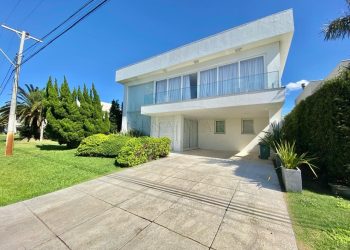 Casa em Condomínio à venda com 470m², 4 quartos, 4 suítes no bairro Condomínio Enseada Lagos em Xangri-Lá