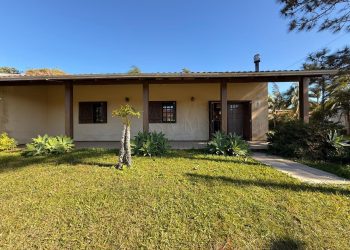 Casa à venda com 120m², 3 quartos, 1 suíte, 2 vagas no bairro Maristela em Xangri-Lá