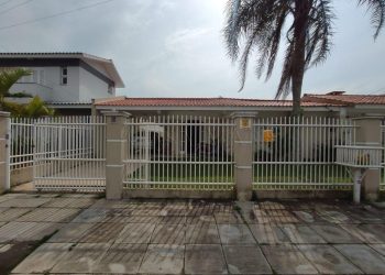 Casa para comprar ou alugar com 131m², 3 quartos, 1 suíte, 2 vagas no bairro Centro em Xangri-Lá