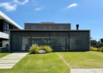 Casa em Condomínio à venda, 3 quartos, 1 suíte, 2 vagas no bairro Condomínio Sense em Xangri-Lá