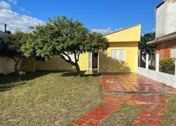 Casa à venda com 65m², 2 quartos, 2 vagas no bairro Rainha do Mar em Xangri-Lá
