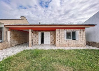Casa à venda com 150m², 4 quartos, 2 suítes, 1 vaga no bairro Noiva do Mar em Xangri-Lá