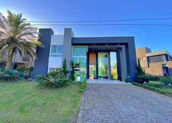 Casa em Condomínio à venda com 359m², 4 quartos, 4 suítes no bairro Condomínio Enseada Lagos em Xangri-Lá