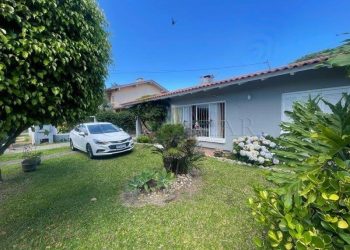 Casa à venda com 199m², 4 quartos, 2 suítes, 3 vagas no bairro Atlântida em Xangri-Lá