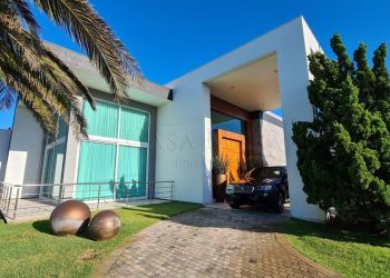 Casa em Condomínio à venda com 400m², 4 quartos, 4 suítes, 2 vagas no bairro Condomínio Enseada Lagos em Xangri-Lá