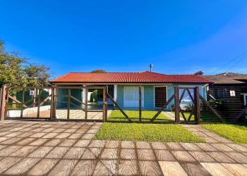 Casa à venda com 125m², 3 quartos, 1 suíte, 2 vagas no bairro Maristela em Xangri-Lá