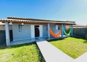 Casa à venda com 100m², 3 quartos, 1 suíte, 2 vagas no bairro Rainha do Mar em Xangri-Lá