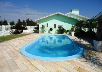 Casa para comprar ou alugar com 364m², 6 quartos, 3 suítes, 2 vagas no bairro Noiva do Mar em Xangri-Lá