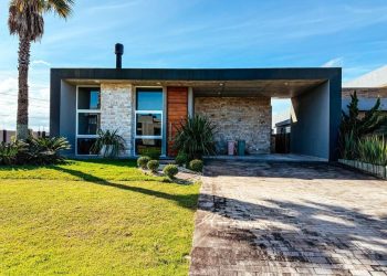 Casa em Condomínio à venda com 245m², 3 quartos, 3 suítes, 2 vagas no bairro Condomínio Riviera em Xangri-Lá