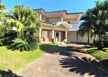 Casa à venda com 361m², 4 quartos, 2 suítes, 2 vagas no bairro Atlântida em Xangri-Lá