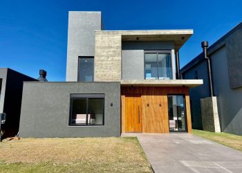 Casa em Condomínio à venda com 172m², 4 quartos, 4 suítes, 2 vagas no bairro Condomínio Riviera em Xangri-Lá