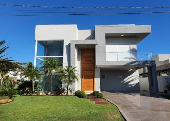 Casa em Condomínio à venda com 370m², 5 quartos, 5 suítes, 2 vagas no bairro Condomínio Enseada Lagos em Xangri-Lá