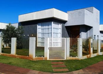 Casa à venda com 247m², 3 quartos, 3 suítes, 2 vagas no bairro Atlântida em Xangri-Lá